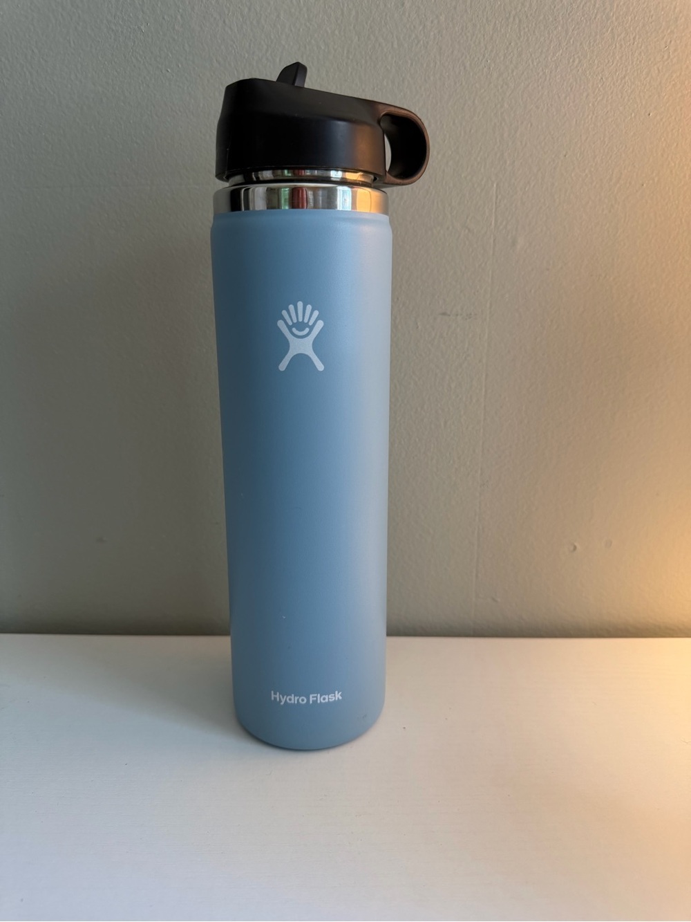 Hydro Flask Slim Bottle in Rain (Light Blue) with Black Lid 24oz